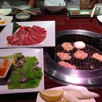 游玄亭 銀座 - カルビと食べ掛けのせんまい刺し。