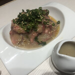 焼肉 ホルモン ぼなぺてぃ - ハラミすじ520 塩とタレが選べる。今回は塩で。スジと脂身が混在しているツケダレ焼き用肉。中々美味しかった。