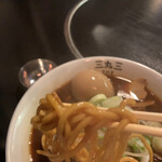 中華そば 三丸三 - 麺リフト