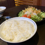 炭火焼肉 なかむら  - ご飯はお代わり自由。