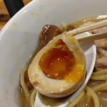 煮干し中華そば 一剣 - 煮玉子も最高