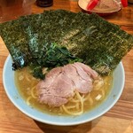 ラーメン 洞くつ家 - ラーメン800円濃いめ多め。海苔増し100円。