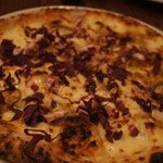 この店のスペシャリテ！フォアグラのピザにハチミツ風味。