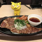 ガスト - サーロインステーキ　1,594円（税込）＋ソーセージ（別料金）