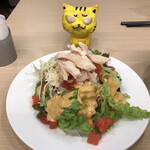 ガスト - 蒸し鶏のコブドレッシングサラダ　263円（税込）