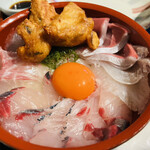 おくうら - 海鮮丼＋生卵