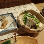 旬味 泰平 - サヨリ刺身、揚げた尾と共に