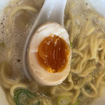 鶏そば啜る - 煮卵が素晴らしい