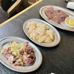 おさやん！ - 料理写真:ネギまみれハラミ焼、ホルモン焼(タレ)、にんにくゴマ塩レバー焼