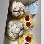 不二家 - 料理写真:シュークリーム、デカいんですけど、、。