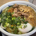 架け橋　夢うどん - 肉うどん、温玉トッピング。天かすもネギもたっぷり