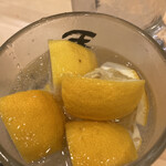 もつ焼きと牛だしおでん 酒場と金 - レモンサワー