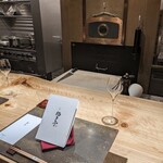 伊勢 福多亭 - 食前のセッティングと特注の窯