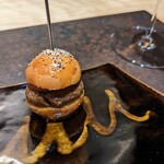 伊勢 福多亭 - 伊勢肉のフィレだけを使った贅沢なバーガー