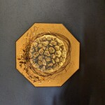 伊勢 福多亭 - ドアを開けると印象的な石のオブジェがお出迎え