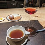 伊勢 福多亭 - 旨みが凝縮されたとっても濃厚なコンソメスープ、メルローのロゼと