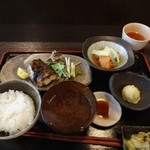料理屋 壱 - 日替りランチ900円鯖炭火焼と鶏の煮込み