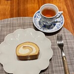 グルマンディーズ - 自家製ロールケーキ・紅茶