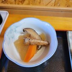 中華そば 幹 - 小鉢の煮物