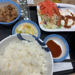 松屋 - ソーセージエッグ定食 ごはん特盛（420円）