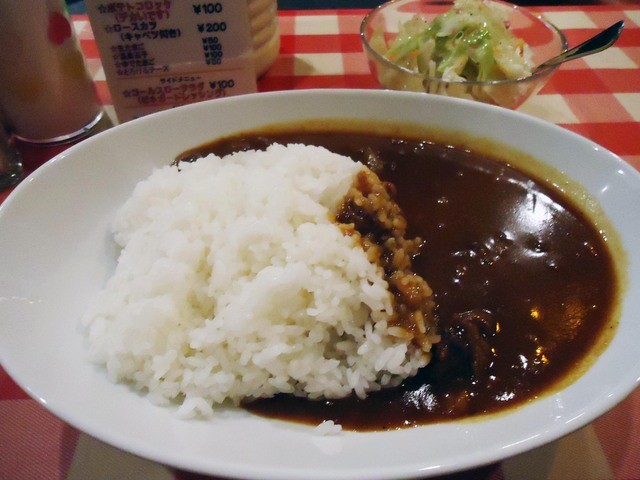 フシギなオーラを感じる広場 By 元祖男爵 ポラーノの広場 三越前 カレーライス 食べログ