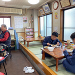 Kiryuu - 店内をパシャ
                      平日の11時過ぎ