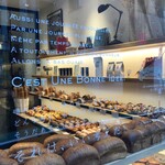 C'EST UNE BONNE IDEE - ガラスに店名それは良い考えだ