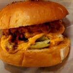 66 - チリチェダーバーガーinバーガー袋