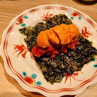 炭火焼肉 肉の匠 ひうち - 赤身肉と雲丹の手巻きキンパ