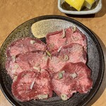 ホルモン焼肉 富や - 