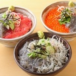 舵屋 - [ランチ]生しらす入りの海鮮丼各種