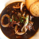 ブレーメン - ヤリイカの黒いスープ。ヤリイカをイカスミで柔らかく煮たスープ。