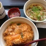 なか卯 - 今日は、なか卯で親子丼。ここんとこ調子悪いから、ふんわり玉子で癒されちゃいます。