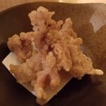 小鉢と日本酒 たとえば。 - 付きだし。せせりのからあげ。