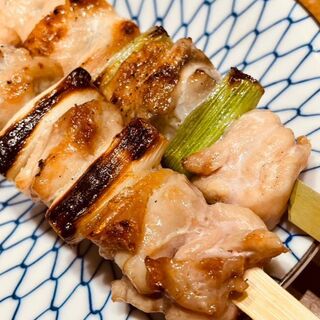 大山鶏はじめ厳選した素材をていねいに手打ちしたやきとり