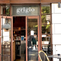 grigio la tavola - 