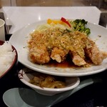 福龍飯店 - 龍の油淋鶏定食。