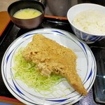 味処天神丸福 - 唐揚げ定食。もも、やんわり塩味