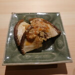 温石 - 原木椎茸炭火焼き、アカザエビの味噌と玉子のソース