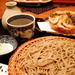 〆の蕎麦と白エビのかき揚げ