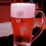 まずは、生ビール（エビスです）