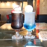 tbz - コカ・コーラフロート…580円(左)