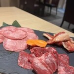 薬膳火鍋と焼肉食べ飲み放題 新橋 嵐 - 