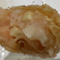 香港料理 盛記 銀座 - 海老の湯葉揚げ　プリプラの海老が詰まっていて美味