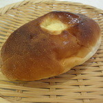 三貴屋製パン - これはチーズ。100円だか110円。