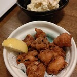 ハンバーグ専門店Hassaku - アテのタコ唐揚げ、ポテサラ