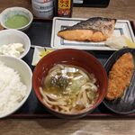 磯丸水産 - 厚切り甘塩鮭定食  税込989円