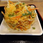 そばの神田 町前屋 名取店 - 「野菜かきあげ」をパチリ♯オォー❗(゜o゜;この高さのかき揚げはなかなかなもの❗❗