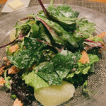 ラ・ファソン 古賀 - サラダ：桜エビ？の上新粉揚げ、蛍烏賊　文旦 塩麹のサラダ とにかくドレッシングが美味しい。蛍烏賊が春を感じます。