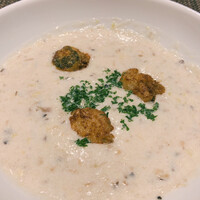 ラ・ファソン 古賀 - スープ：白菜とキノコのクリームスープ 牡蠣のムニエル スパイス風味 大好きな牡蠣はカリッと揚げたられていて、とろみのあるクリームスープ。 白菜が入っているので、あっさりといただけました。